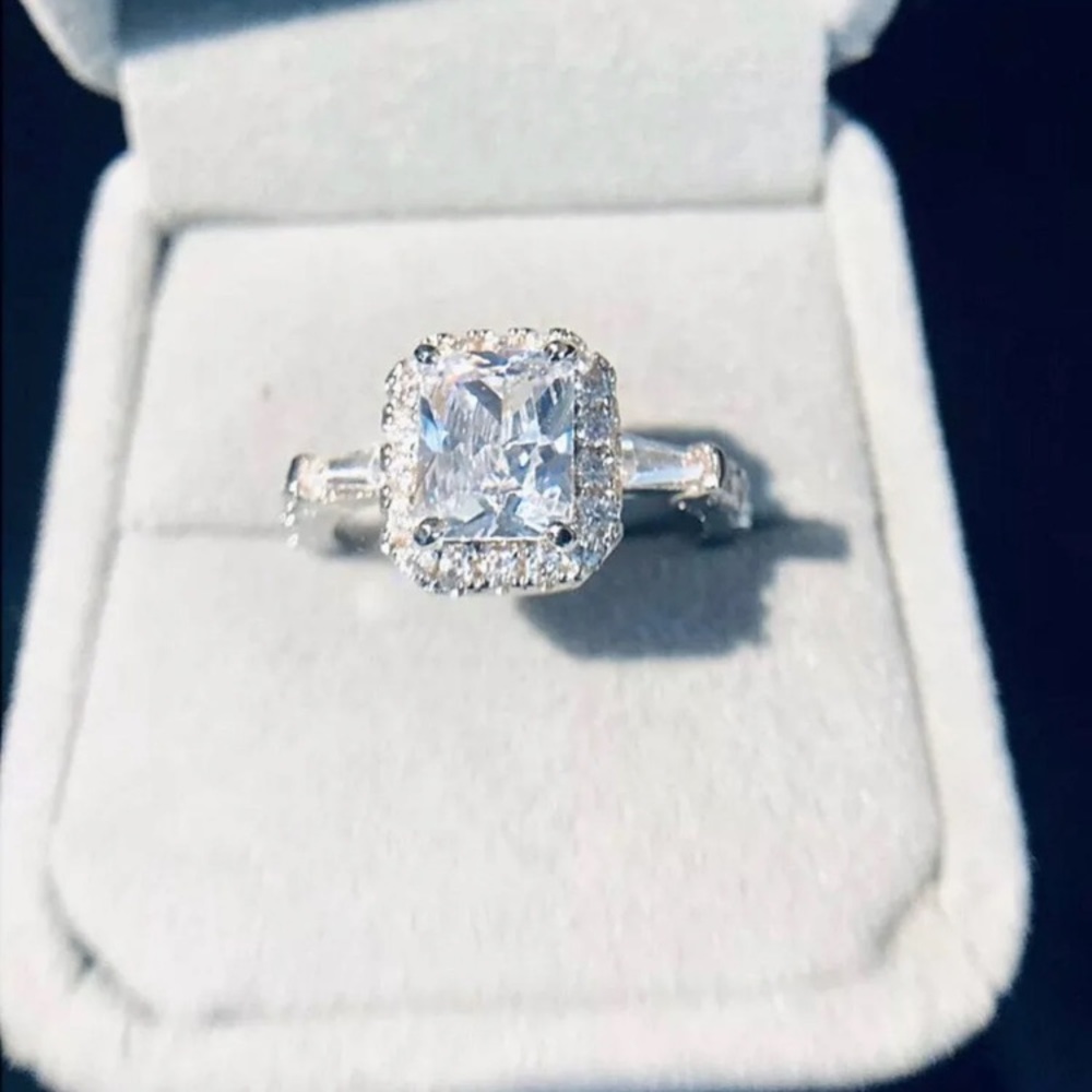 White Sapphire Ring - Picture 2 of 3